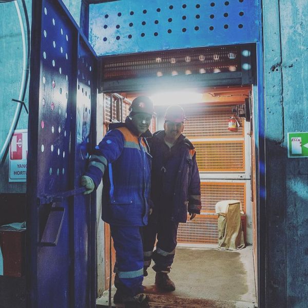 С 52 этажа нужно пройти на пересадку – до 81-го этажа действует строительный подъемник, надежный тихоход