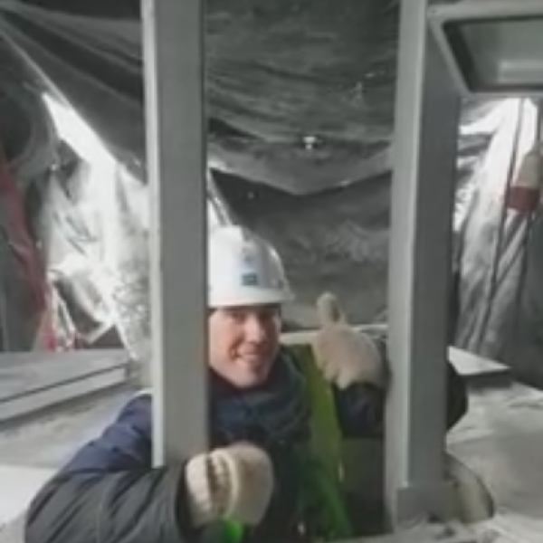 Главная сложность этого отрезка пути и этого участка работы — даже не высота, а стесненность пространства.