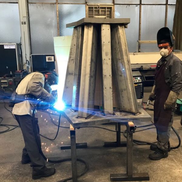 Сварка нержавеющей стали. Верхняя часть каркаса конструкции 