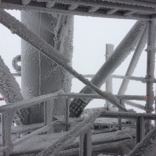 Наверху даже летом бывает холодно