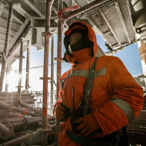 Как в армии рода войск отличаются по цветам и фасону формы, так и на стройплощадке