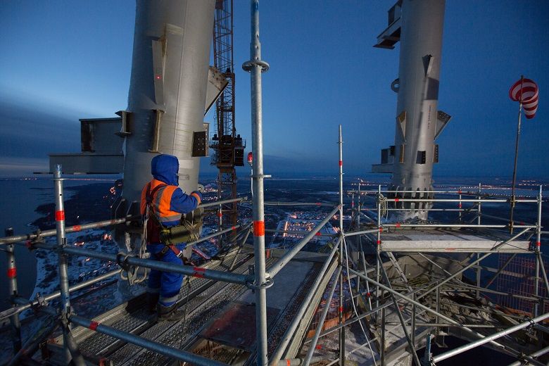 Ветроуказатель на шпиле башни. Декабрь 2017